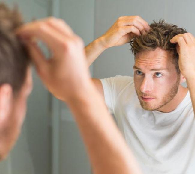 Come risolvere problema caduta dei capelli in modo naturale