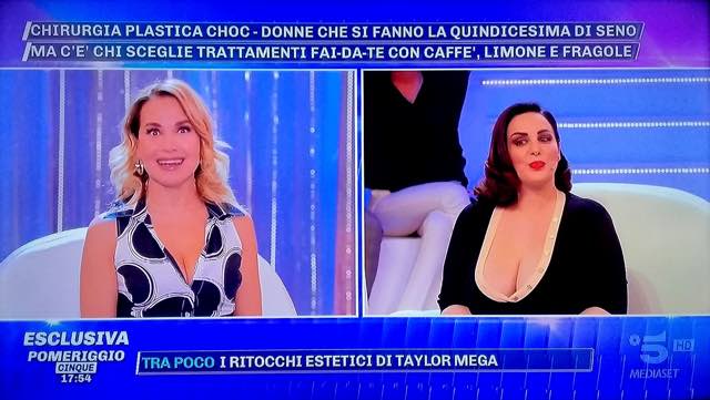 Barbara D'Urso incorona "il seno più grande al mondo" di Francesca Giuliano