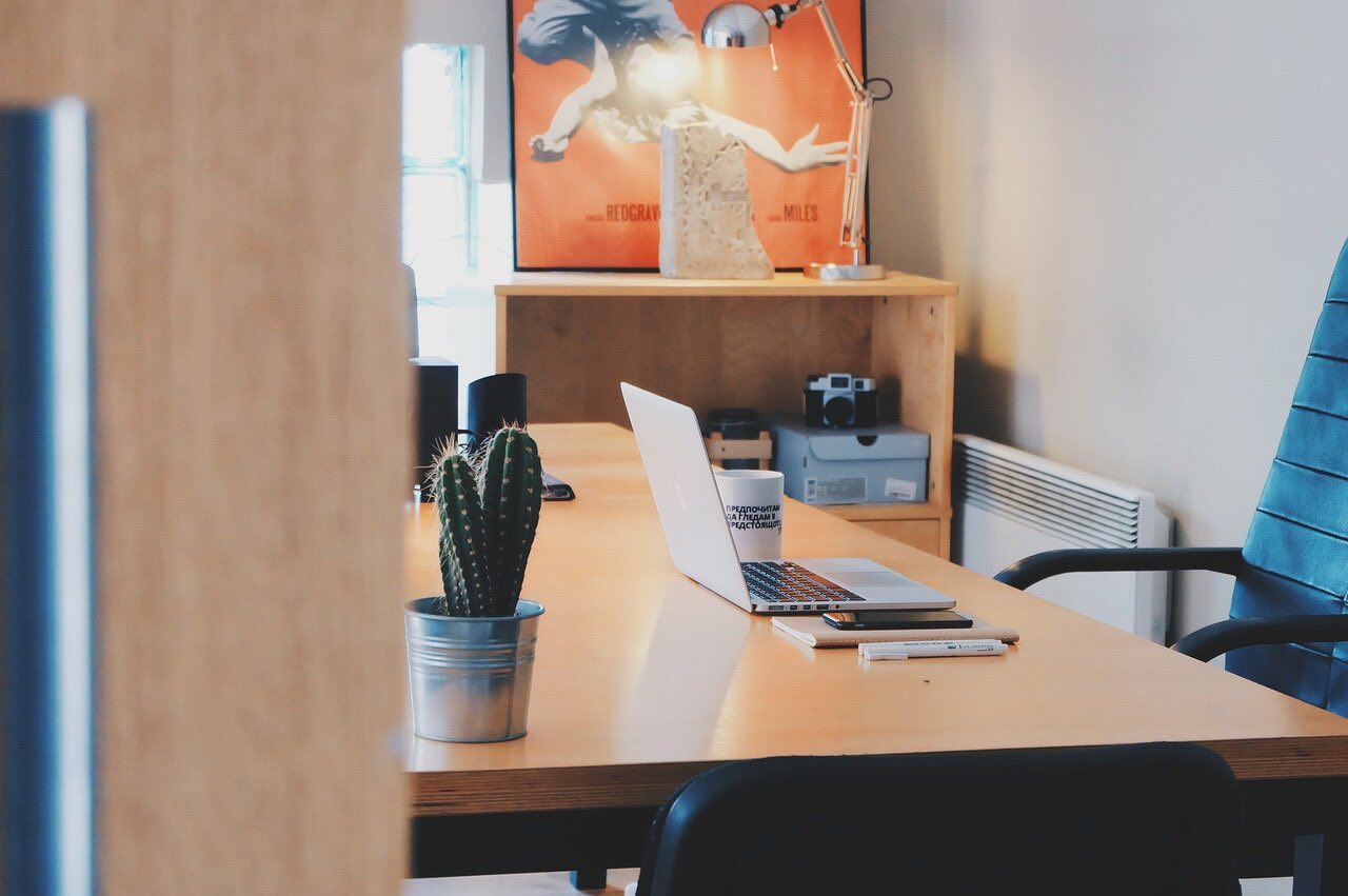 Come trasformare una stanza in un ufficio completo?